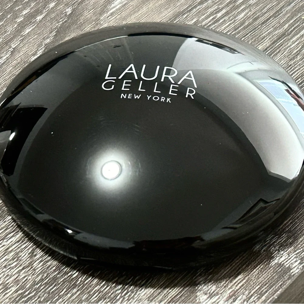 JUMBO size Laura Geller baked Foundation - Porcelain - Picture 3 of 3